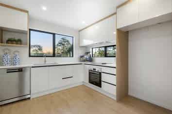 2/90 Stredwick Drive, Torbay