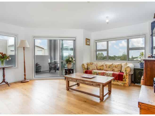 16/270  Onewa Road, Birkenhead