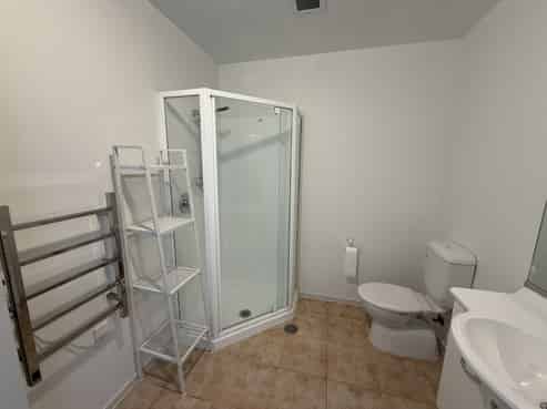 16/270  Onewa Road, Birkenhead