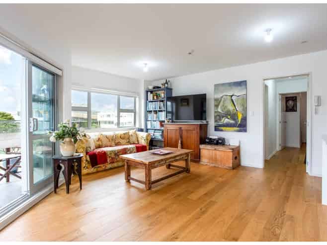 16/270  Onewa Road, Birkenhead