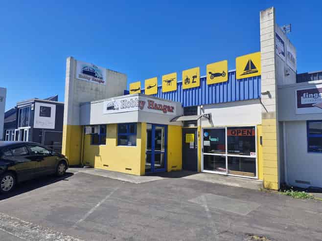 Standout on Pukete Road