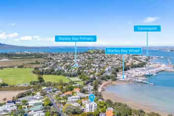 8/25 Stanley Point Road, Devonport