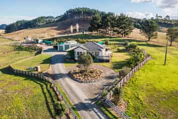 306 West Coast Road, Makarau