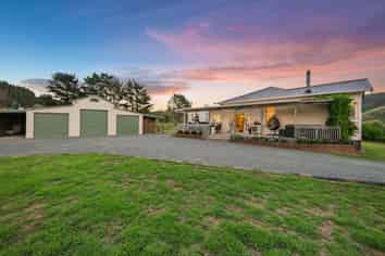 306 West Coast Road, Makarau