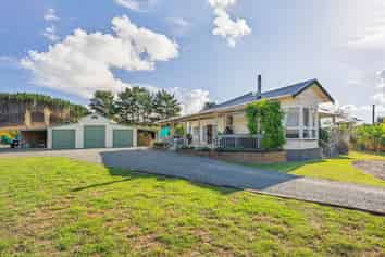 306 West Coast Road, Makarau