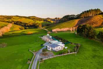 306 West Coast Road, Makarau