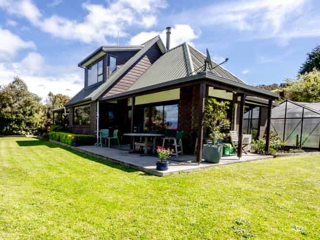 1 and 3 Back Creek Road, Hokitika