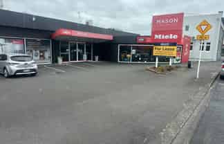 Prime Gill Street Retail Showroom with Parking