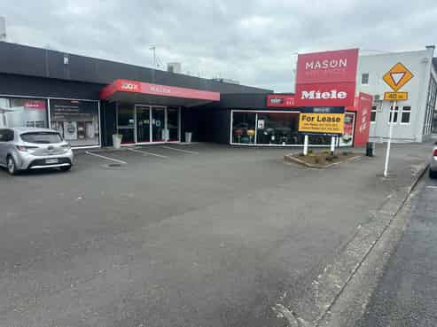 Prime Gill Street Retail Showroom with Parking