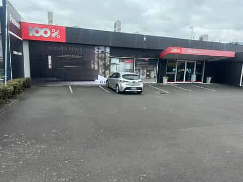 Prime Gill Street Retail Showroom with Parking