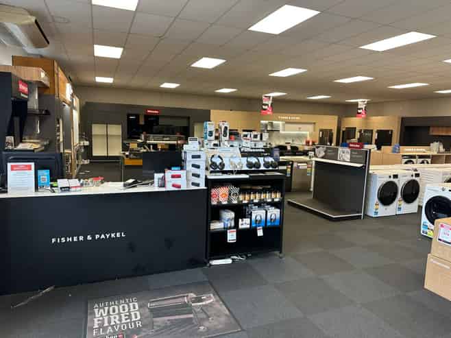 Prime Gill Street Retail Showroom with Parking