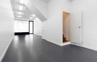 CHARACTER WITH CLASS ON KARANGAHAPE ROAD
