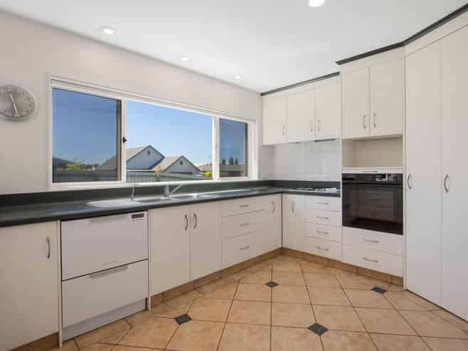 10 Highfields Drive, Katikati