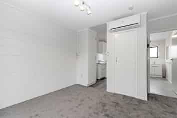 2/633 Grey Street, Hamilton East