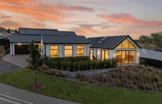 6 Round Hill Rise, Cracroft