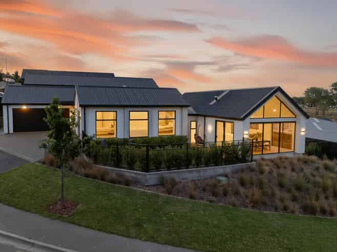 6 Round Hill Rise, Cracroft