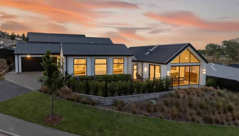 6 Round Hill Rise, Cracroft