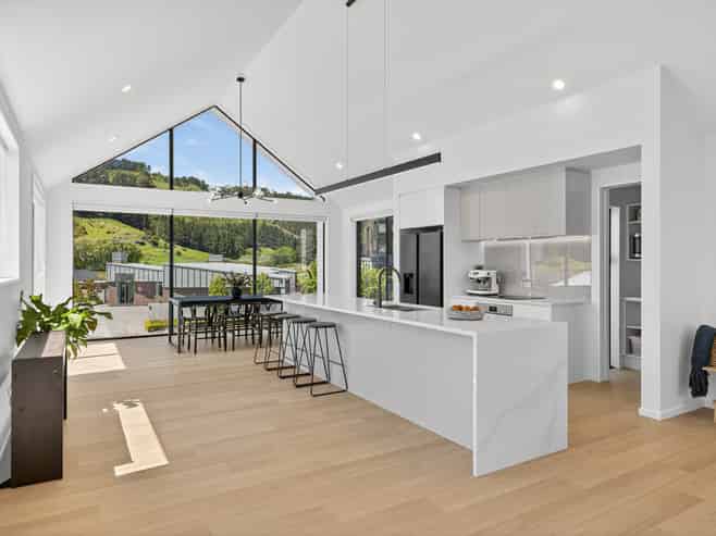 6 Round Hill Rise, Cracroft