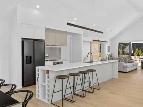 6 Round Hill Rise, Cracroft