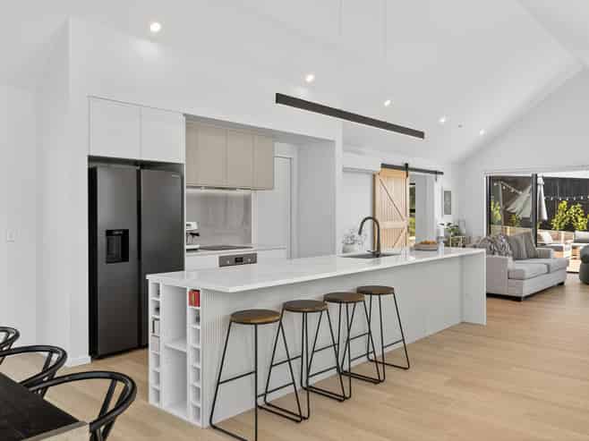 6 Round Hill Rise, Cracroft