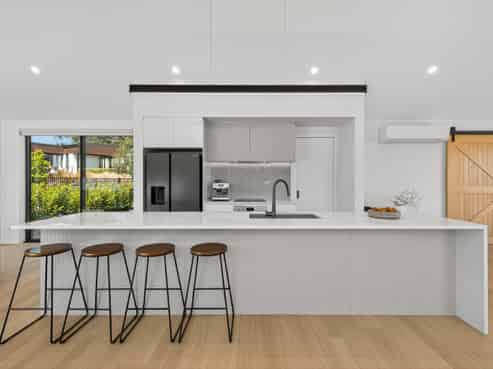 6 Round Hill Rise, Cracroft