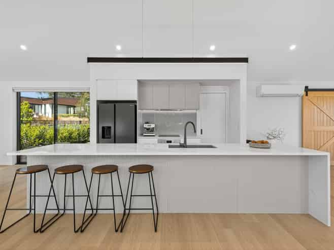 6 Round Hill Rise, Cracroft