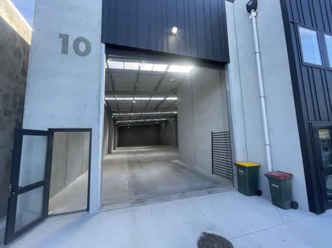 High-quality tilt slab Freehold opportunity