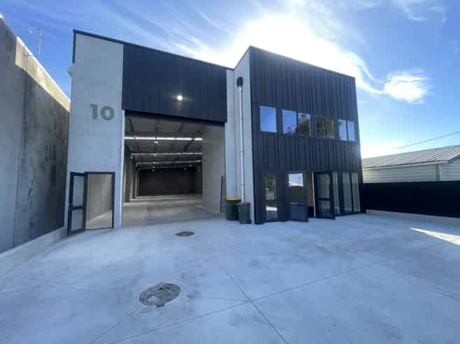 High-quality tilt slab Freehold opportunity