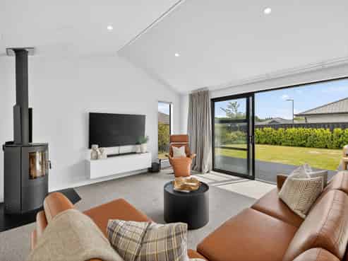 85 Oaks Drive, Lincoln