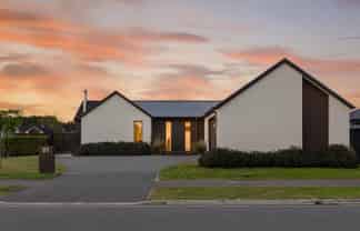 85 Oaks Drive, Lincoln