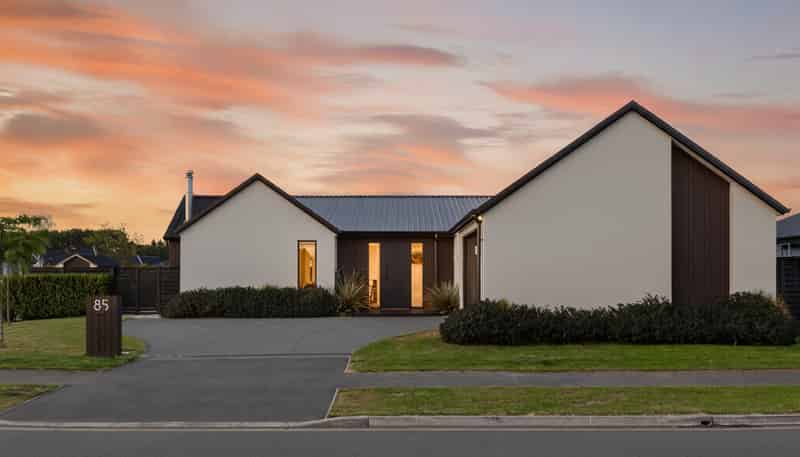 85 Oaks Drive, Lincoln