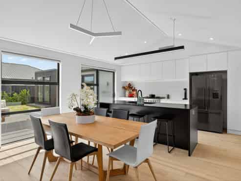 85 Oaks Drive, Lincoln