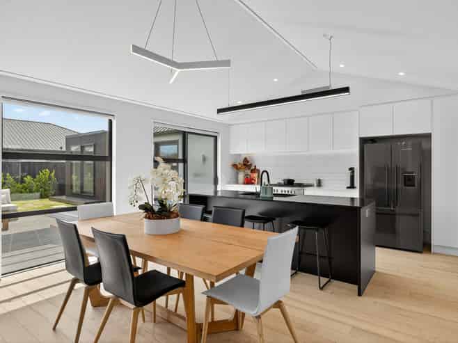 85 Oaks Drive, Lincoln