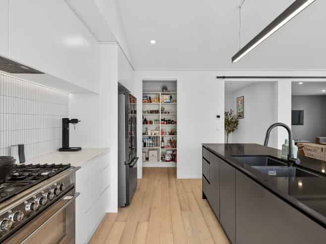 85 Oaks Drive, Lincoln