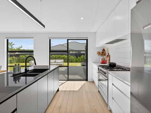 85 Oaks Drive, Lincoln