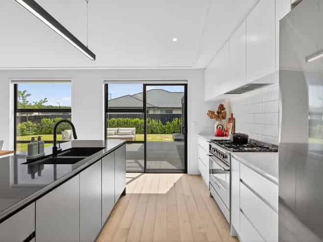 85 Oaks Drive, Lincoln