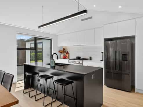 85 Oaks Drive, Lincoln