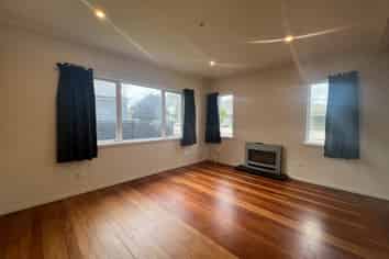 75 Queen Street West, Levin