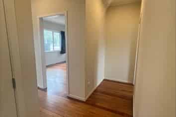 75 Queen Street West, Levin