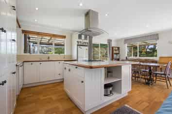 7 Walker Road East, Katikati