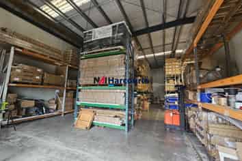 ROAD FRONT INDUSTRIAL + CONTAINER SPACE