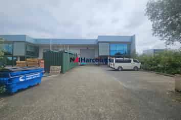 ROAD FRONT INDUSTRIAL + CONTAINER SPACE