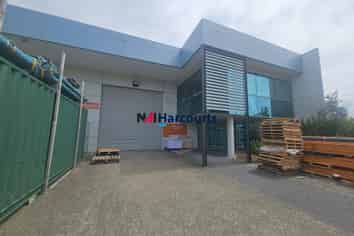 ROAD FRONT INDUSTRIAL + CONTAINER SPACE