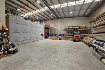 ROAD FRONT INDUSTRIAL + CONTAINER SPACE