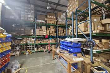 ROAD FRONT INDUSTRIAL + CONTAINER SPACE