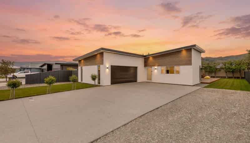 16 Hosking Drive, Cromwell