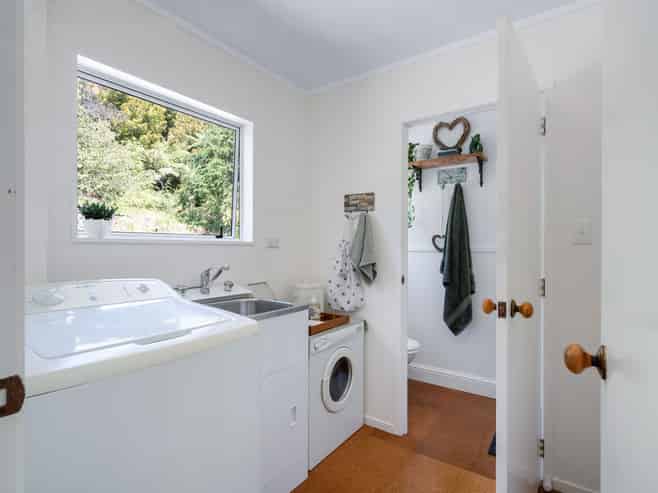 1849 Manawahe Road, Manawahe