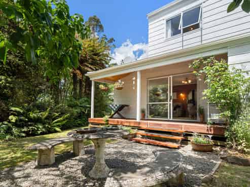 1849 Manawahe Road, Manawahe