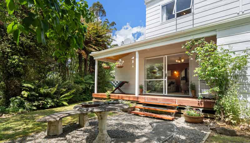 1849 Manawahe Road, Manawahe