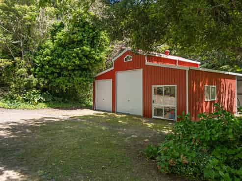 1849 Manawahe Road, Manawahe